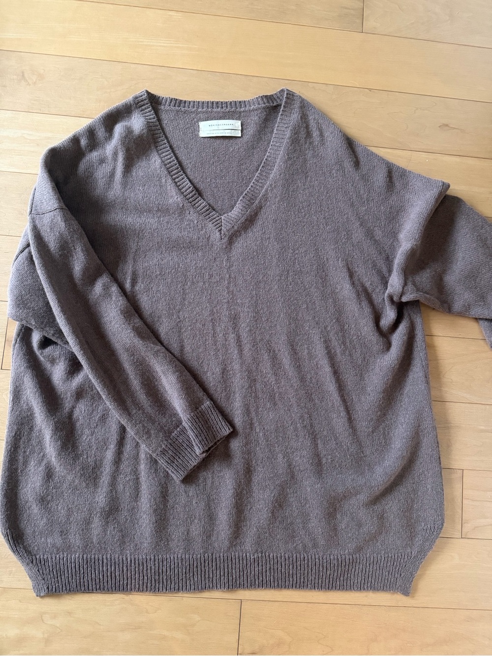 Cordera V neck sweater - Picture 1 of 3